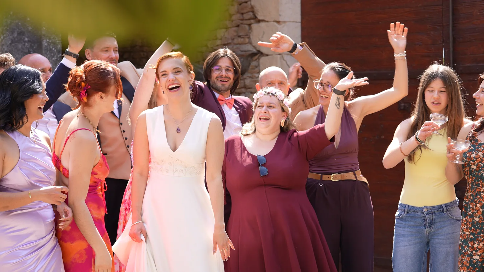 Invités souriants pendant un mariage au Domaine de la Ruisselière